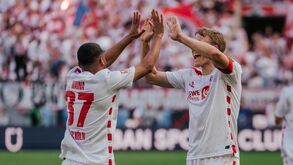 Colónia vence segunda divisão e sobe à Bundesliga 