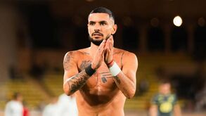 Era difícil uma despedida com mais estilo: Cabella marca de calcanhar no adeus ao Lille