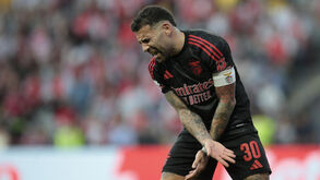 Otamendi deixa mensagem aos adeptos do Benfica: «Sei que dói...»