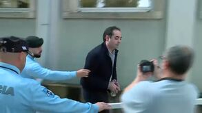 «Assassino! Devias de estar na cadeia»: populares insultam Fernando Valente à chegada do tribunal  