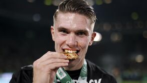 Gyökeres festeja o bicampeonato