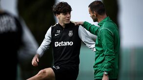 Loja Verde recebe três jogadores do Sporting para uma sessão de autógrafos: saiba quem são
