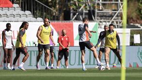 Sem Aursnes e Amdouni mas com Renato Sanches: as melhores imagens do treino do Benfica no Jamor