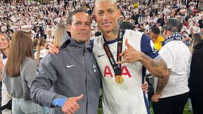 Assim se festeja a conquista da Liga Europa: português Sérgio Raimundo entre os vencedores