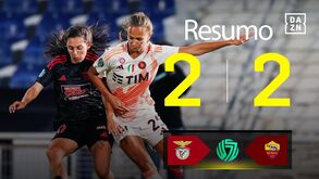 Filipa Patão emocionada depois do último jogo do Benfica no World Sevens Football