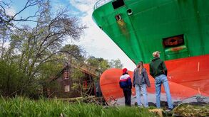 Navio porta-contentores encalhado em jardim Johan Helberg 