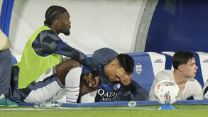Os jogadores do Inter reagem no banco de suplentes durante o jogo com o Como