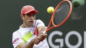 Nuno Borges beneficia de lesão do adversário