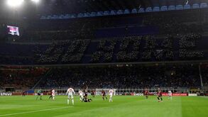 Golaço de João Félix disfarça noite de tensão: claque do Milan deixou mensagem dura e capitão reagiu