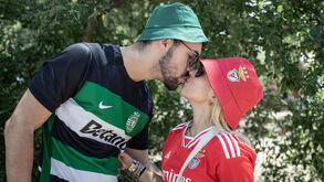 Comida, bebida, fair-play e muita animação: adeptos de Benfica e Sporting em festa no Jamor