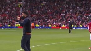 Amorim entusiasma adeptos do Man. United com discurso no relvado: «Depois desta época desastrosa, vêm aí bons tempos»