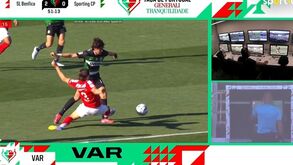 Benfica-Sporting: o golo anulado a Bruma por falta de Carreras no início do lance