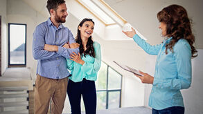 Está a pensar em vender a sua casa? Saiba como poupar milhares de euros no processo