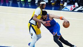 Myles Turner e Karl Anthony-Towns em ação