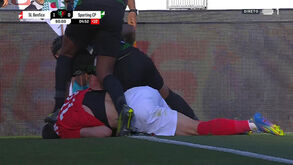 Matheus Reis pisa Belotti