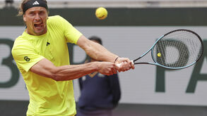  Alexander Zverev qualifica-se para a segunda ronda em Roland Garros