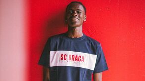 Médio de 16 anos assina contrato profissional com o Sp. Braga