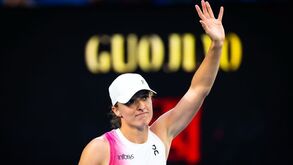 Iga Swiatek garante terceira ronda com a 23.ª vitória seguida no Roland Garros