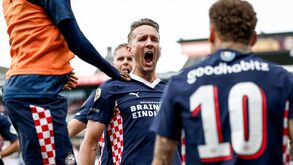 De Jong celebra mais um golo