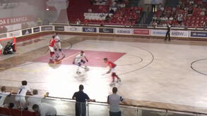 Benfica escapa a susto e começa 'meias' do playoff com vitória sobre o OC Barcelos