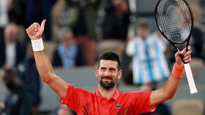 Novak Djokovic pela 20.ª vez na terceira ronda em Roland Garros