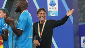 Nápoles segura Conte