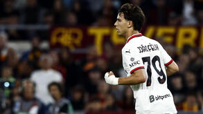 João Félix vibra com discurso na equipa B do Benfica: «Até arrepia»