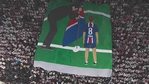 Arrepiante: a homenagem dos adeptos do PSG a Xana, a falecida filha de Luis Enrique