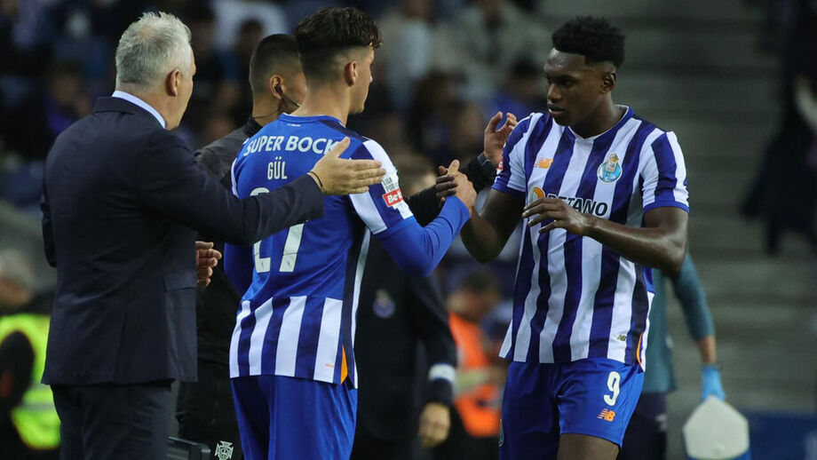 Deniz Gül (à esquerda) e Samu