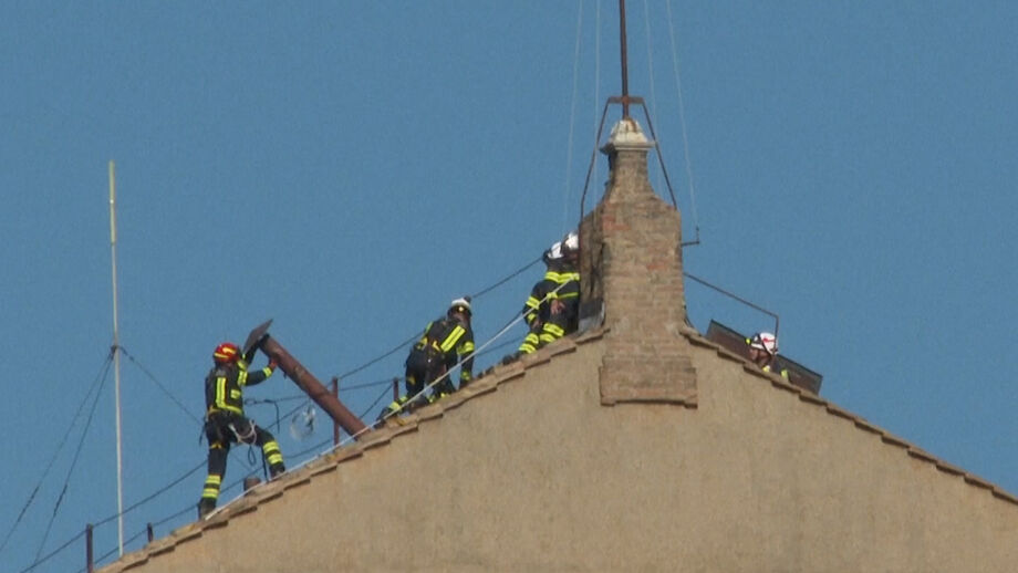 Quando estiver escolhido o novo Papa, sairá fumo branco pela chaminé