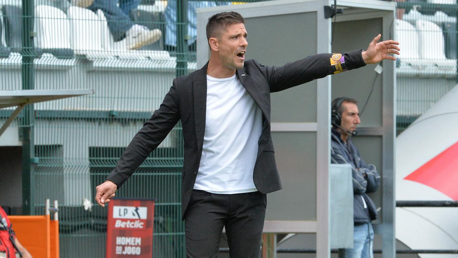 Tiago Margarido, treinador do Nacional, frente ao V. Guimarães