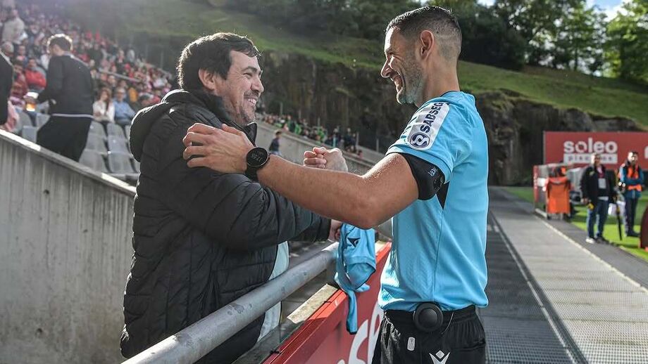 António Nobre deu camisola a adepto