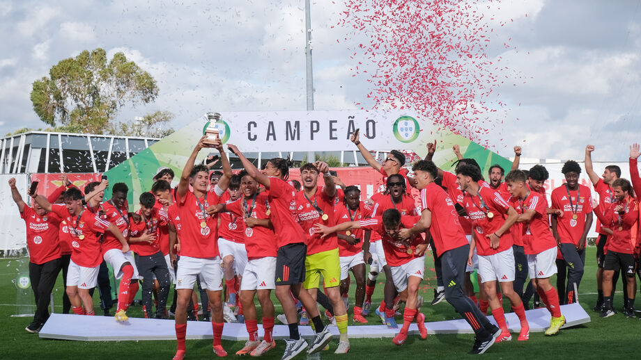 Equipa de juniores festeja conquista do título