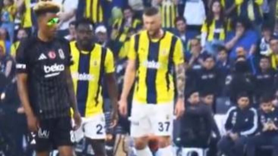 Médio do Besiktas preparava-se para bater um penálti