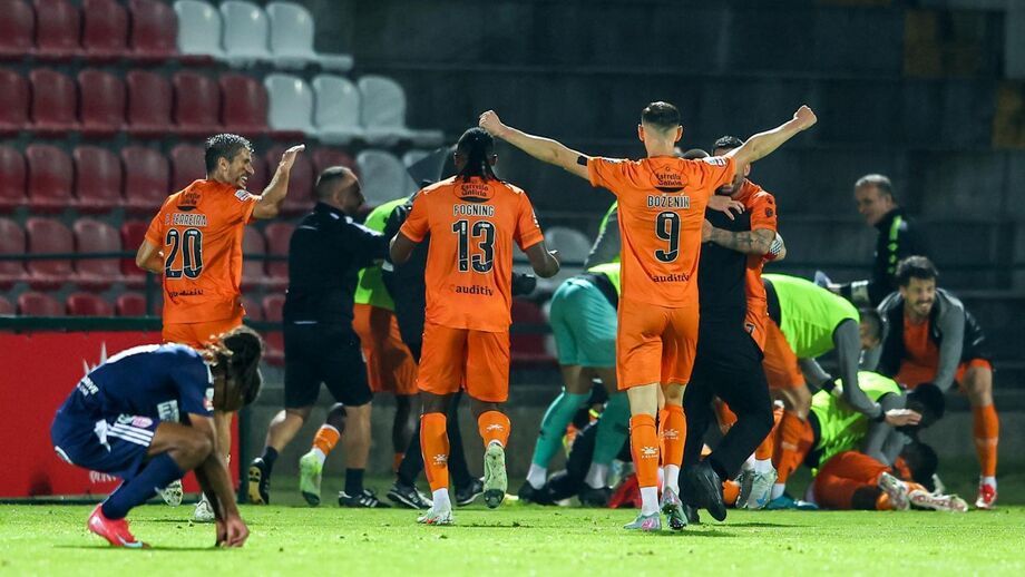 Jogadores do Boavista festejam vitória suada sobre o AVS SAD