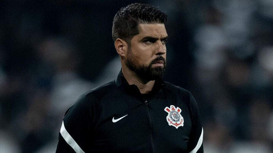 António Oliveira orientou o Corinthians