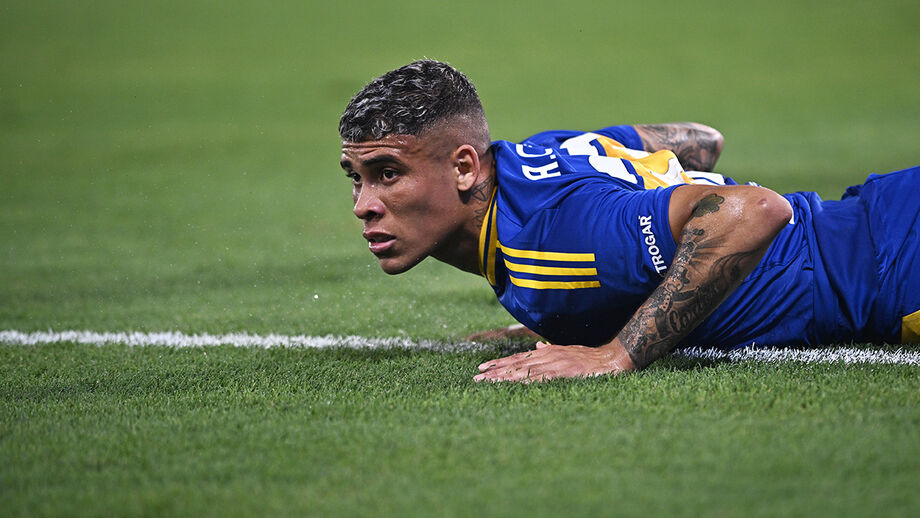 Ayrton Costa fica em terra