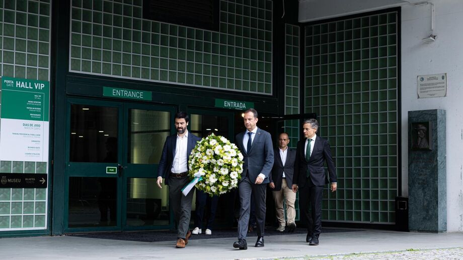 Francisco Salgado Zenha e Frederico Varandas despositaram uma coroa de flores