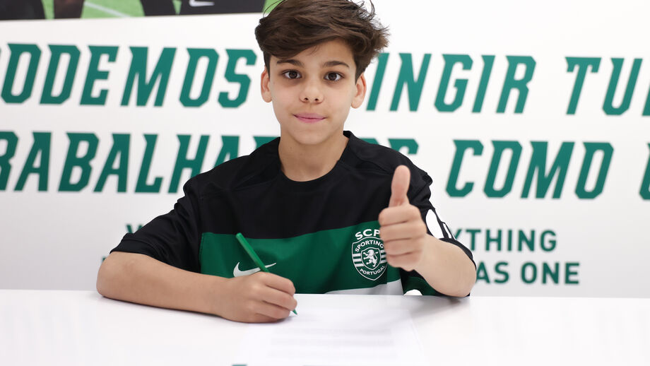 Bernardo Busatori assinou contrato de formação