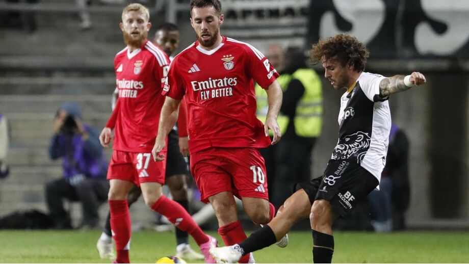 Rafael Barbosa em ação pelo Farense contra o Benfica