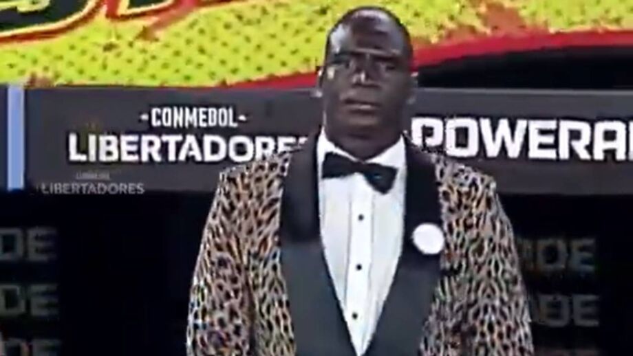 Treinador do Barcelona de Guayaquil já é conhecido pela inusitada sua forma de vestir