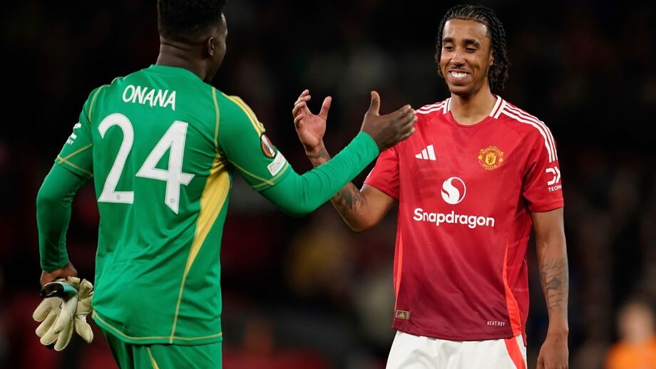 Loro e Onana no final de um jogo do United