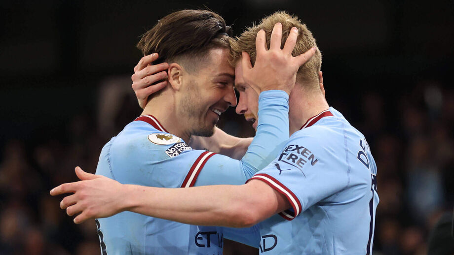 Grealish e De Bruyne celebram mais um golo