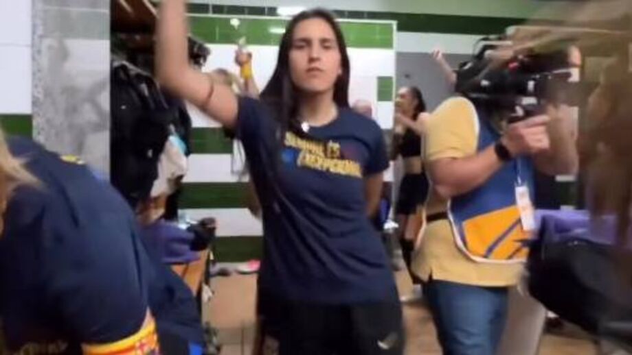 Internacional portuguesa continua a recuperar de lesão, mas nem por isso deixou de festejar o segundo título ao serviço das blaugrana