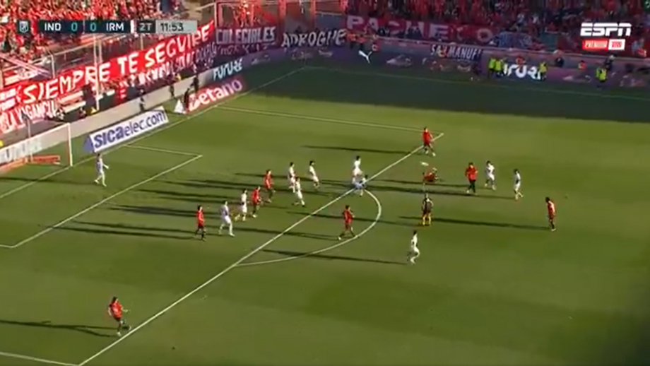 O pontapé de bicicleta de Santiago Montiel está a correr o mundo