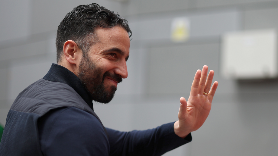 Ruben Amorim acena aos adeptos do Manchester United