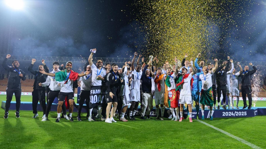Jogadores do Noah celebram a conquista da Taça da Arménia