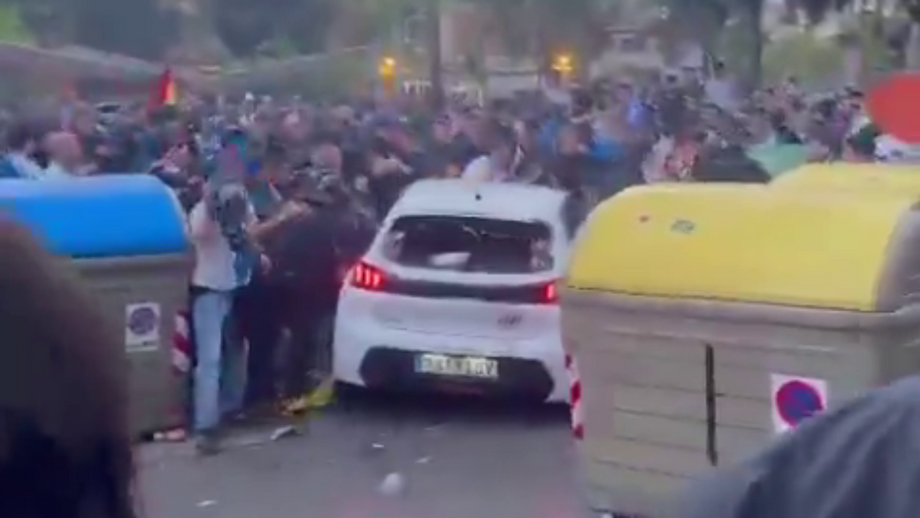 Momentos antes do dérbi, que terminou com os blaugrana a celebrarem o título de campeão