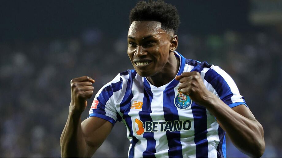 Samu, avançado do FC Porto, interessa ao Aston Villa