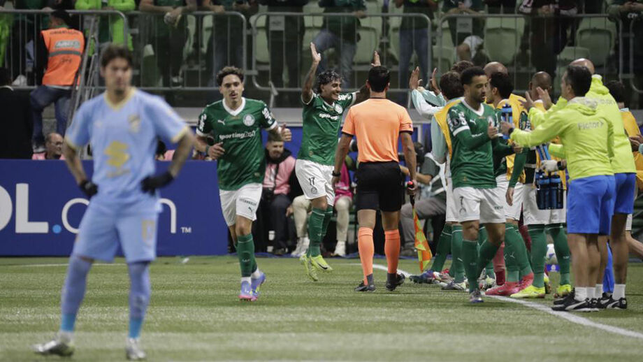 Os jogadores do Palmeiras em festa durante o jogo com o Bolívar